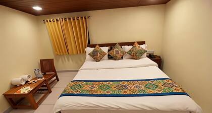 Royal Raj Palace Near Nakki Lake Mount Abu