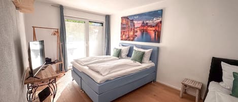 2 bedrooms, iron/ironing board, WiFi, bed sheets
