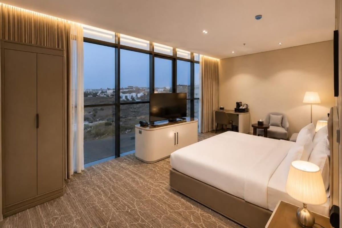 Deluxe Room | In-room safe, blackout curtains, soundproofing, iron/ironing board