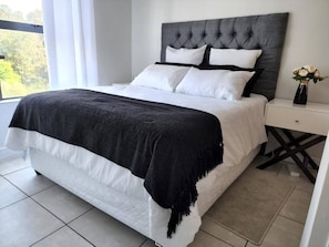 Room - Lovely 1 bedroom unit with a pool and gym facility (Cape Town)