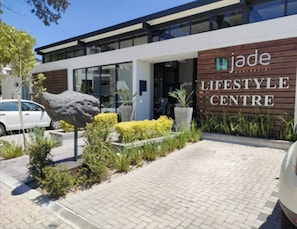 Exterior - Lovely 1 bedroom unit with a pool and gym facility (Cape Town)