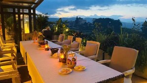 Tempat makan luar