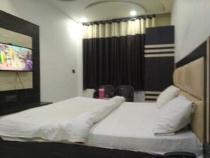 Deluxe Room, Balcony, City View | In-room safe, desk, laptop workspace, soundproofing - Hotel Ladli Ji Inn (Mathura)