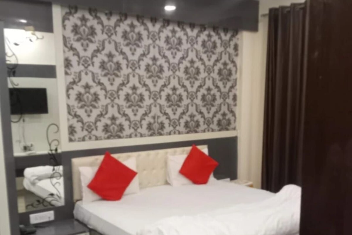 Deluxe Room, Balcony, City View | In-room safe, desk, laptop workspace, soundproofing