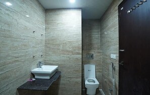 Deluxe Room, Balcony, City View | Bathroom | Free toiletries, slippers, towels, soap - Hotel Ladli Ji Inn (Mathura)