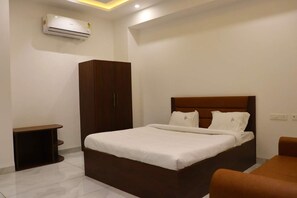In-room safe, desk, laptop workspace, soundproofing - Hotel Ladli Ji Inn (Mathura)