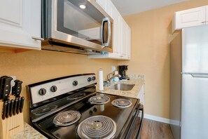A kitchen with a stove, oven, microwave, and a sink. - 30 Night Stays! 3 Mi to Hospital, 2 Mi to Downtown (San Antonio)