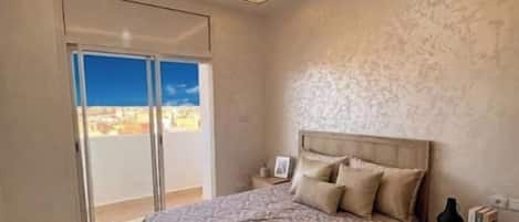 2 habitaciones, tabla de planchar con plancha, wifi y ropa de cama