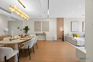 Apartamento de lujo, vistas al mar | Restauración