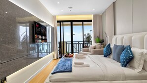Luxury-Apartment, Meerblick | Zimmersafe, Verdunkelungsvorhänge, Bügeleisen/Bügelbrett