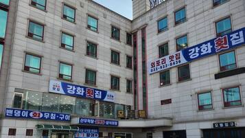 A multi-story building with signage for a hotel and a business center.