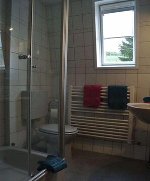 Bathroom - Schmitt Holiday Winery (Maring-Noviand)