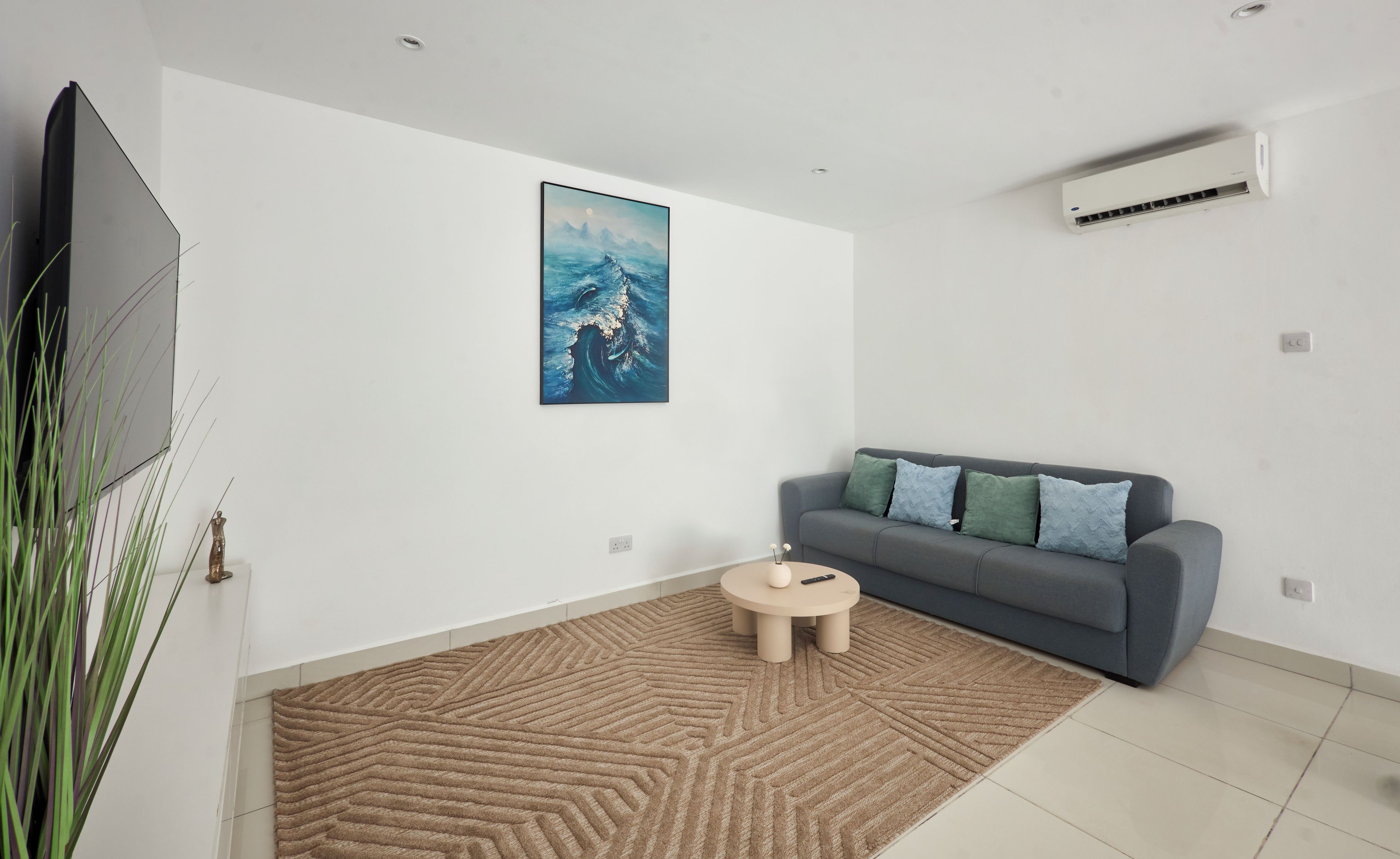 Duplex superluxo, 2 quartos, para não fumantes | Área de estar | Smart TV 50 polegadas com canais digitais, Netflix, Hulu