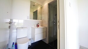 Duplex, 1 Bedroom, Non Smoking | Bathroom - Peravi at Embassy Gardens  (Accra)