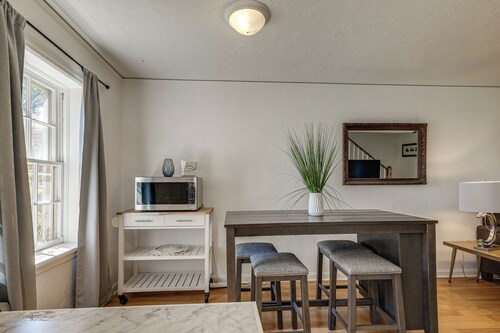 Walk to Park & Med Center: Pueblo Condo