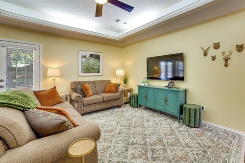 CC's Cozy Corner: Family Home w/ Yard & Gas Grill!
