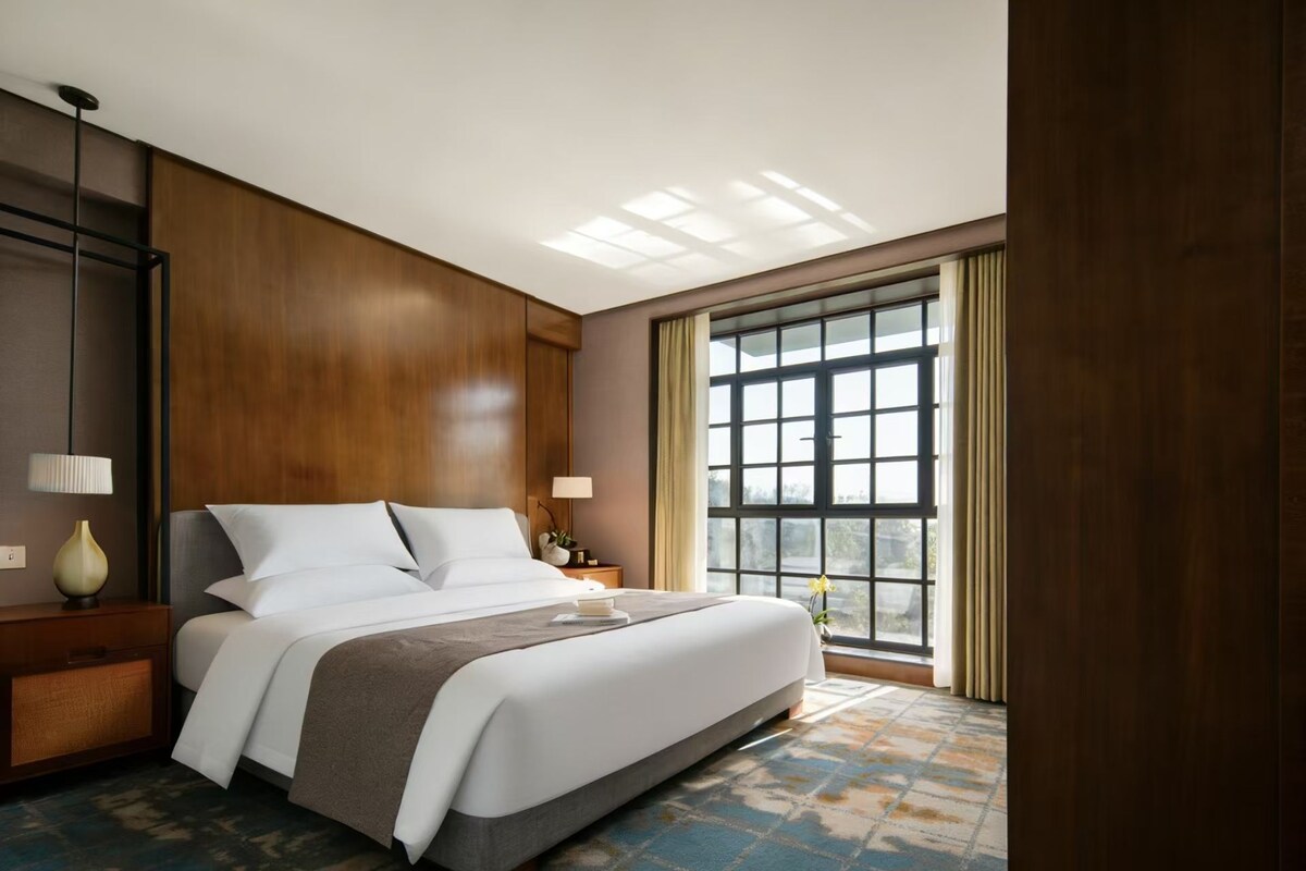 Senior Double Room | Free WiFi