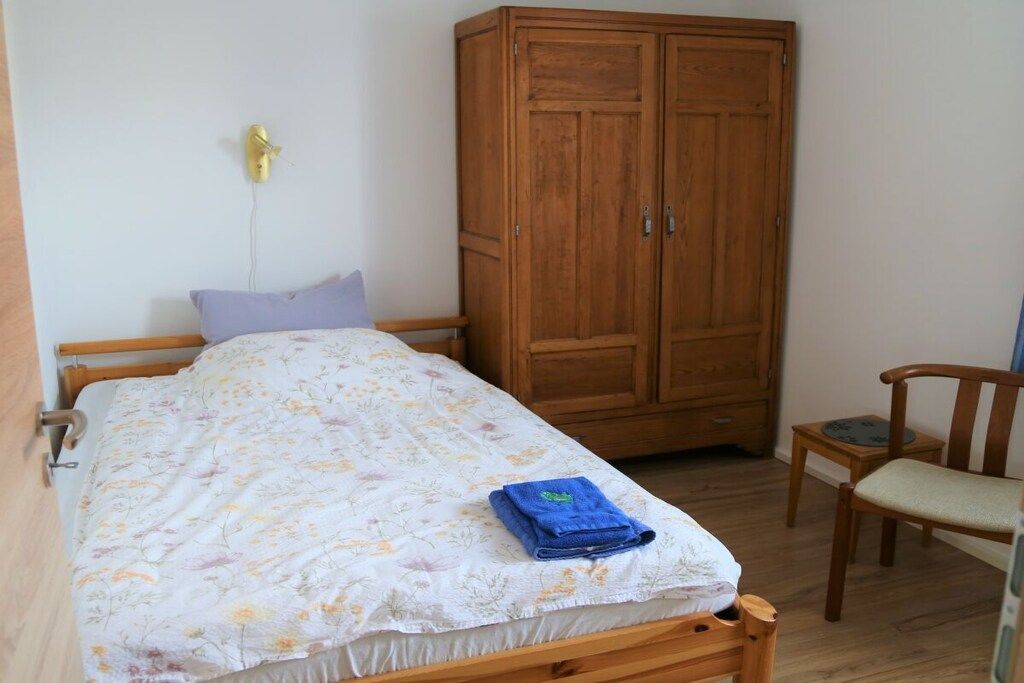 WiFi (free), bed sheets