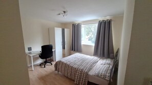Unclassified image, 2 of 13, button - 3BR Home w/ Driveway Parking Near Cardiff Centre (London)