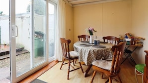 Unclassified image, 3 of 13, button - 3BR Home w/ Driveway Parking Near Cardiff Centre (London)