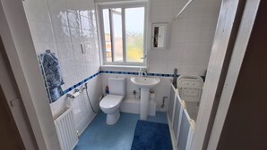 Unclassified image, 4 of 13, button - 3BR Home w/ Driveway Parking Near Cardiff Centre (London)