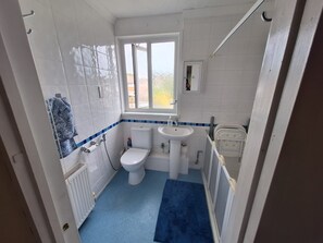 Unclassified image, 4 of 13, button - 3BR Home w/ Driveway Parking Near Cardiff Centre (London)