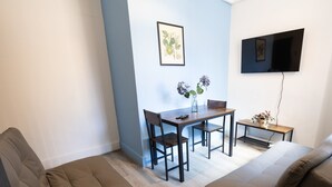 Living area - Central 2-BR Middlesbrough | Walk to Station & Uni (Middlesbrough)