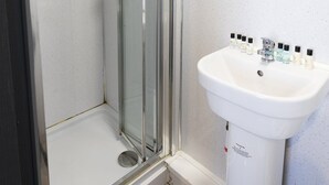 Bathroom - Central 2-BR Middlesbrough | Walk to Station & Uni (Middlesbrough)
