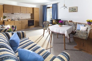 Living area - House Bergblick Apartment 1 "Zinken" (Berchtesgaden)