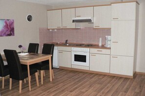 Private kitchen - Holiday apartment with 2 bedrooms (Kopendorf)