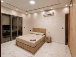 Room - Downtown Apartment • 2 Wi-Fi High-Speed Air Conditioners (Oriental)