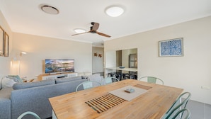 Dining - Pacific Court 10 by HolidayCo. (THE ENTRANCE)