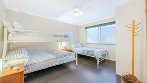 Room - Pacific Court 10 by HolidayCo. (THE ENTRANCE)
