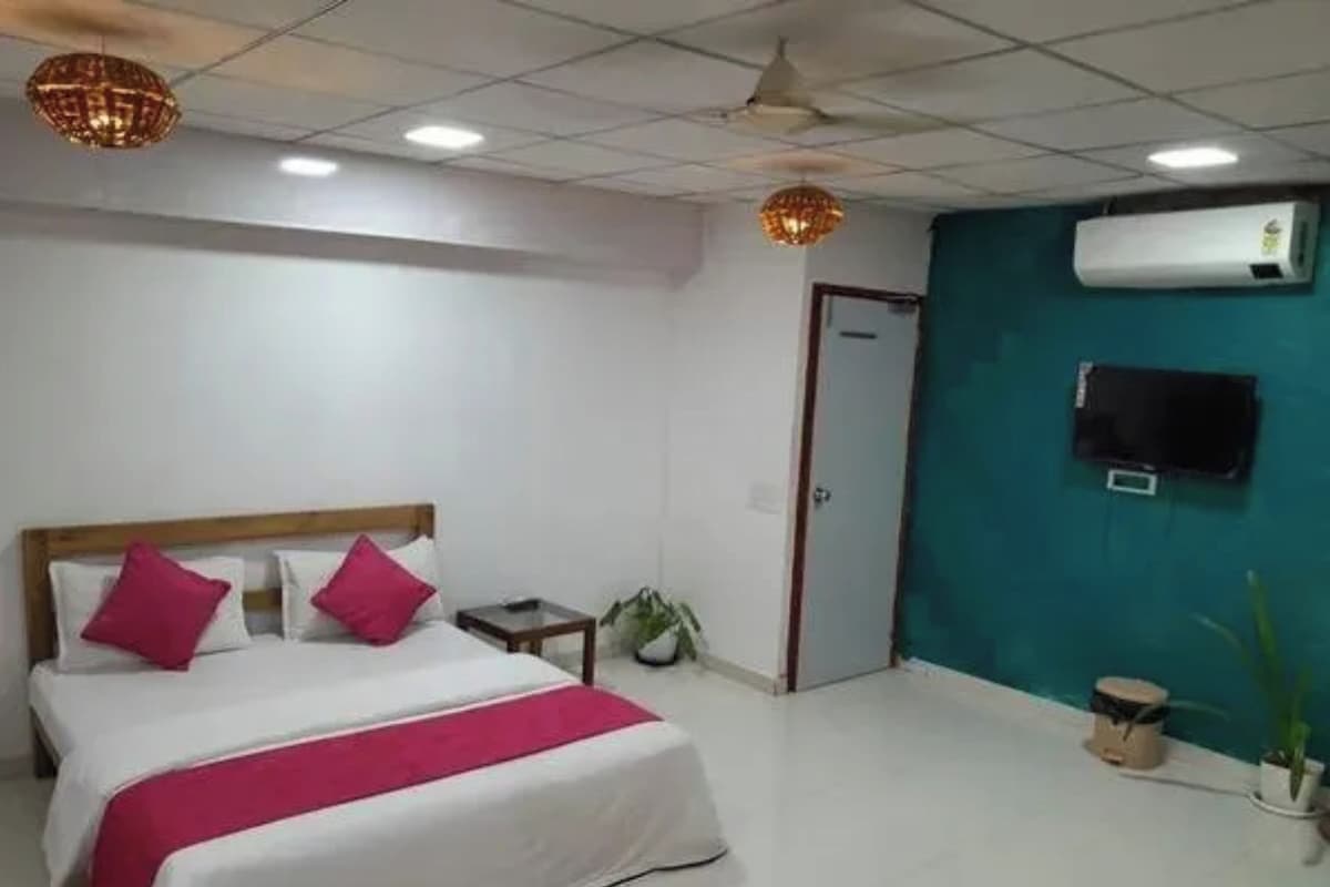Family Room | Egyptian cotton sheets, premium bedding, in-room safe, desk