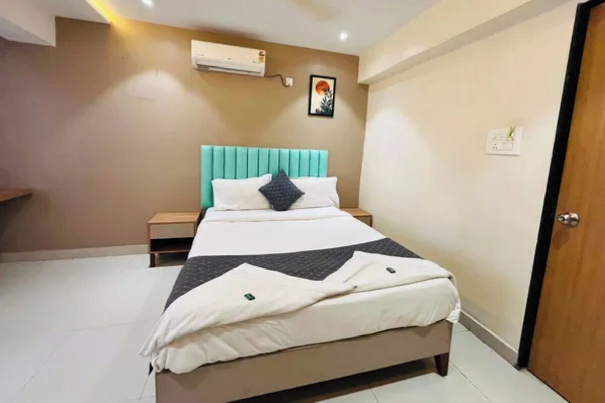 ห้องดีลักซ์ | ผ้าปูที่นอนฝ้ายอียิปต์, เครื่องนอนระดับพรีเมียม, ตู้นิรภัยในห้องพัก