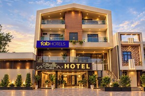 A multi-story hotel with a prominent sign for 'fabHOTELS' and 'The RudraSh HOTEL'. - Fabhotel Rudraksh Inn (Indore)