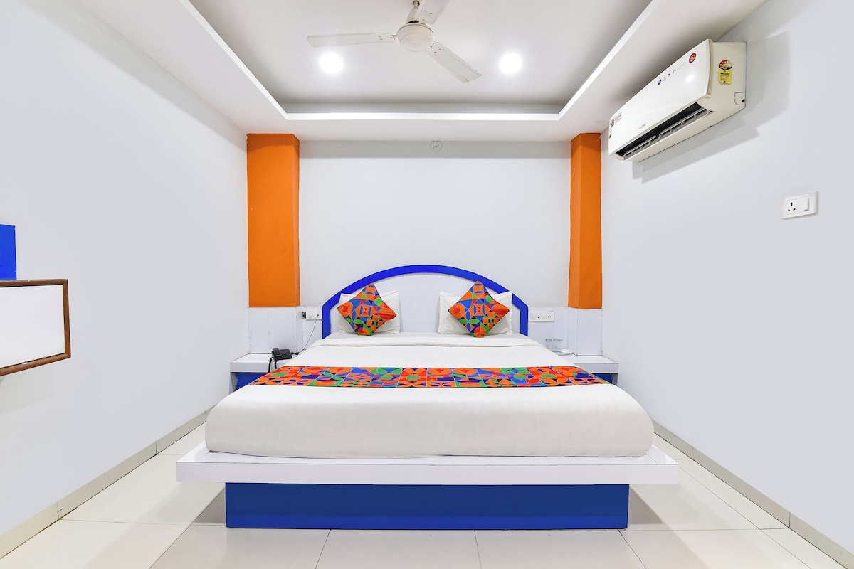 Deluxe Room | Egyptian cotton sheets, premium bedding, in-room safe, desk