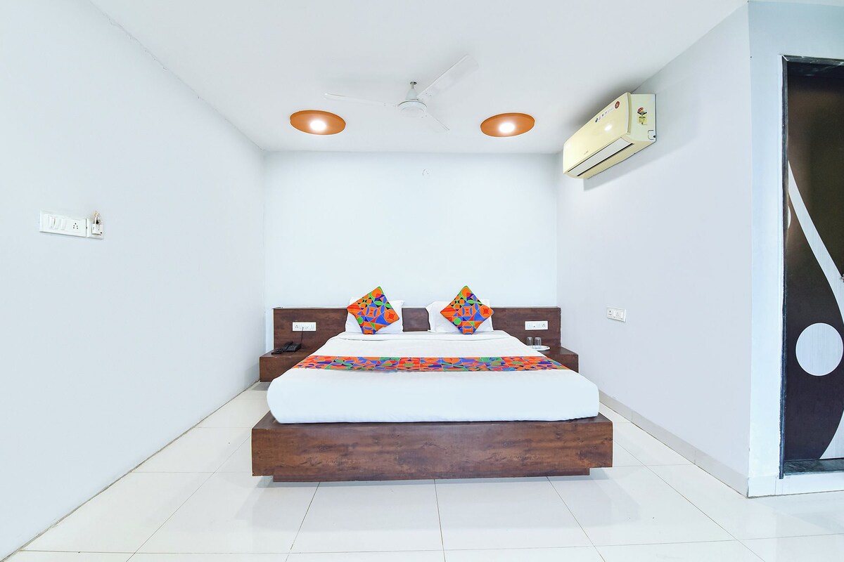 Premium Room | Egyptian cotton sheets, premium bedding, in-room safe, desk