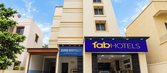 Fabhotel Jaihind Building