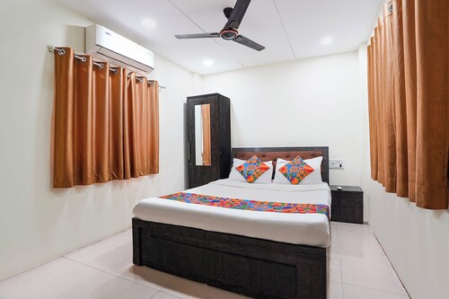 FabHotel Jaihind Building