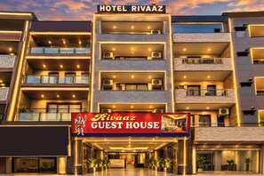 A multi-story hotel with a prominent sign for the Rivaaz Guest House. - FabHotel Rivaaz (New Delhi)