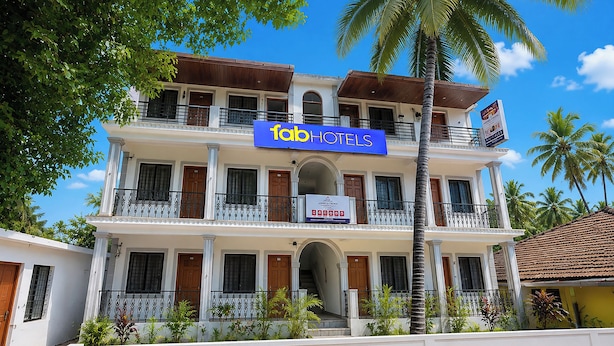 A multi-story hotel with a prominent sign for 'fabHOTELS'. - Fabhotel Avshree Crown Beach Stay (Calangute)