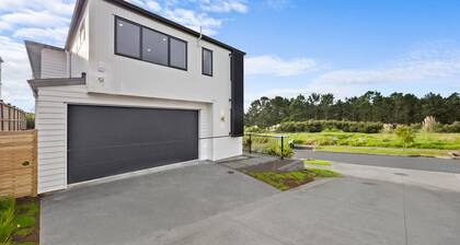Luxury Corner New Home | Central AC | 4 Ensuites | Total 5.5 BH