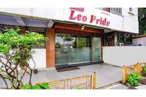 Property entrance - Fabhotel Leo Pride (Chhatrapati Sambhajinagar)