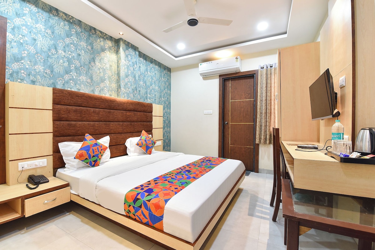 Premium Room | Egyptian cotton sheets, premium bedding, in-room safe, desk