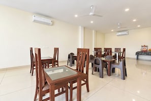 Unclassified image, 3 of 34, button - Fabhotel Amrit Inn (Indore)