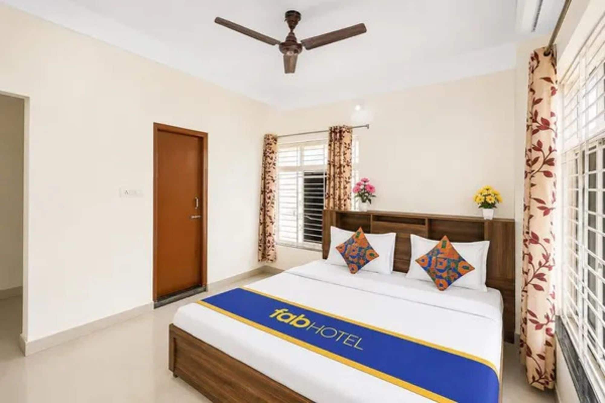 Deluxe Room | Egyptian cotton sheets, premium bedding, in-room safe, desk