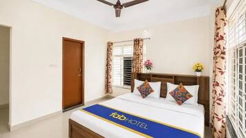 Deluxe Room | Egyptian cotton sheets, premium bedding, in-room safe, desk