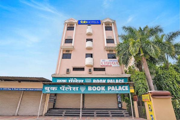 A multi-story building with a prominent 'fab hotels' sign at the top. - Fabhotel Chaya (Chhatrapati Sambhajinagar)