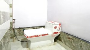 Bathroom - Fabhotel Aaradhya Residency (New Delhi)